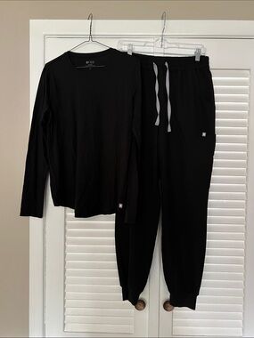 Women’s Figs scrub pants and long sleeve top
